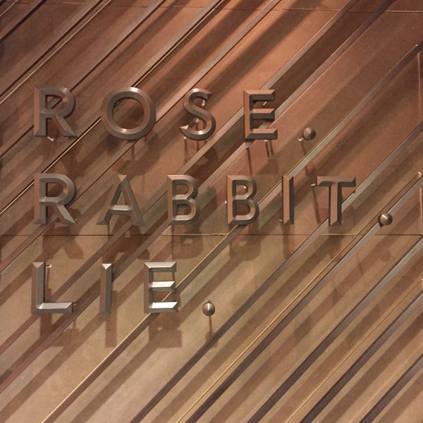 Снимок сделан в Rose. Rabbit. Lie. пользователем Andrew D. 1/26/2019