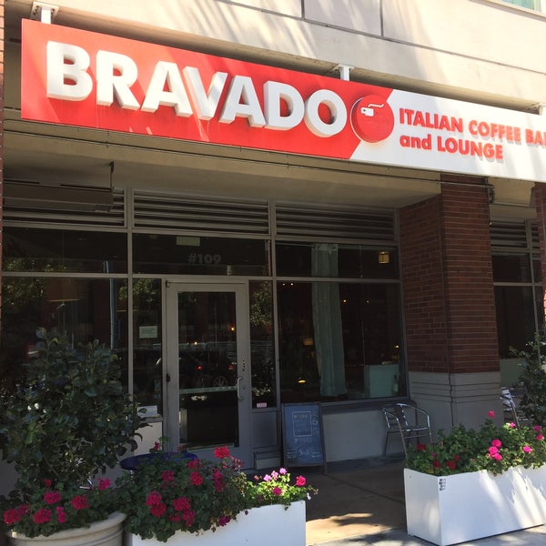 Das Foto wurde bei Bravado, Italian Coffee Bar &amp; Lounge von Andrew D. am 9/5/2019 aufgenommen