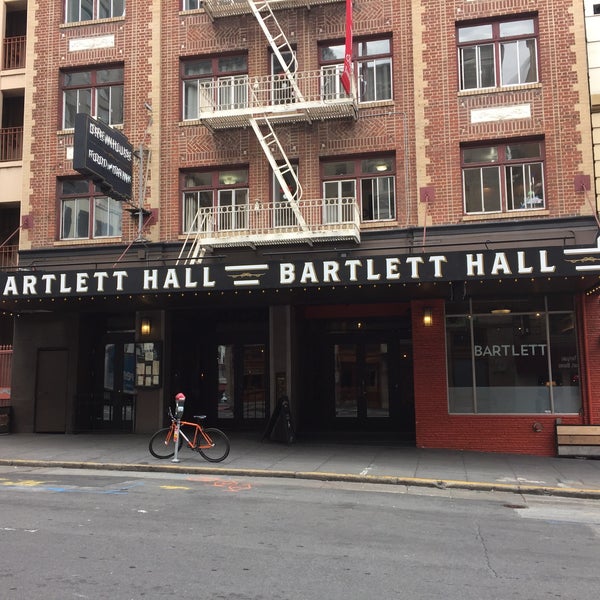 Foto tirada no(a) Bartlett Hall por Andrew D. em 1/29/2019