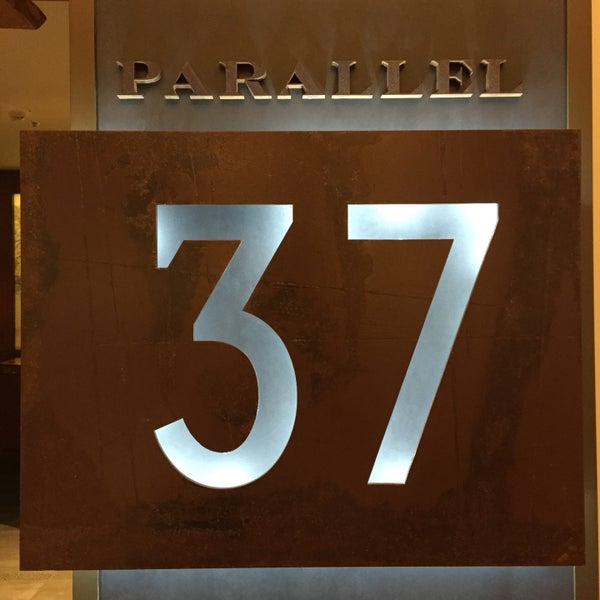 Photo taken at Parallel 37 Ritz-Carlton by Andrew D. on 11/19/2019