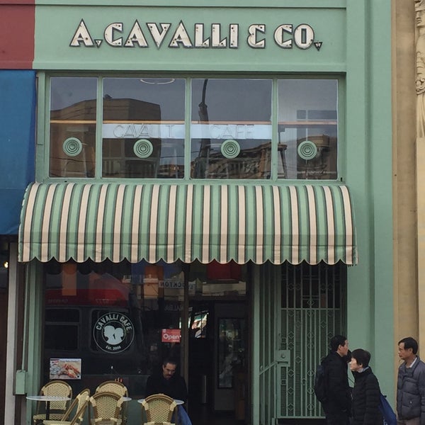 Photo prise au Cavalli Cafe par Andrew D. le12/20/2019