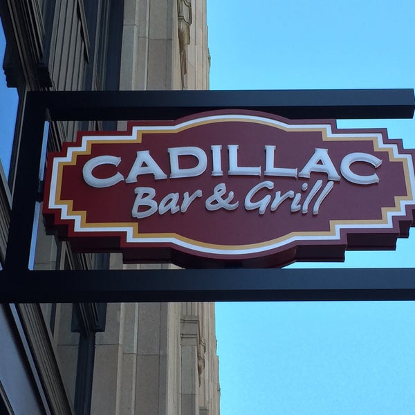 Foto scattata a Cadillac Bar &amp; Grill da Andrew D. il 9/5/2018