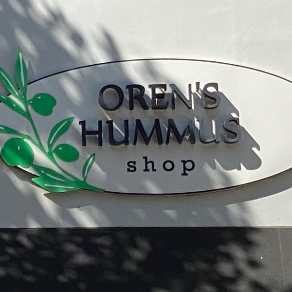 Foto tirada no(a) Oren&#39;s Hummus por Andrew D. em 10/9/2021