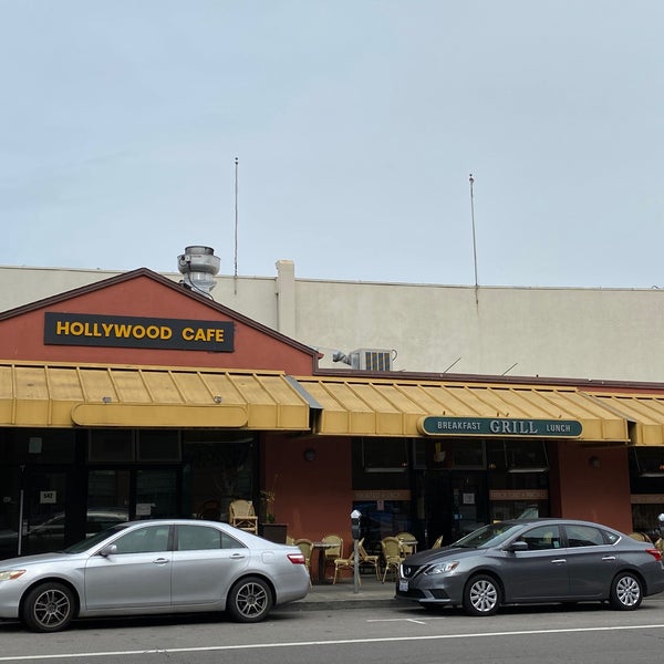Foto tirada no(a) Hollywood Cafe por Andrew D. em 3/1/2020