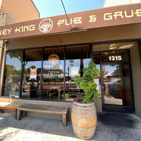 Photo prise au Monkey King Pub &amp; Grub par Andrew D. le7/24/2021