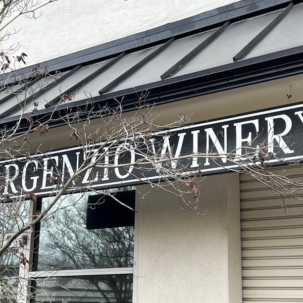 Foto tirada no(a) D&#39;Argenzio Winery por Andrew D. em 2/17/2024