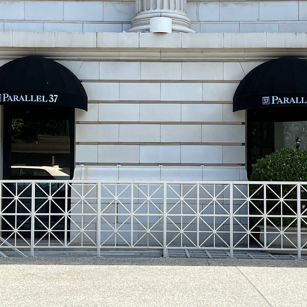 Foto diambil di Parallel 37 Ritz-Carlton oleh Andrew D. pada 10/11/2022