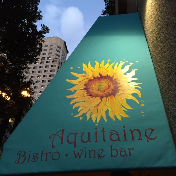 Снимок сделан в Aquitaine Wine Bistro пользователем Andrew D. 1/16/2019