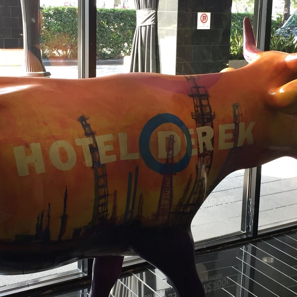 Foto diambil di Hotel Derek oleh Rodion M. pada 10/6/2015