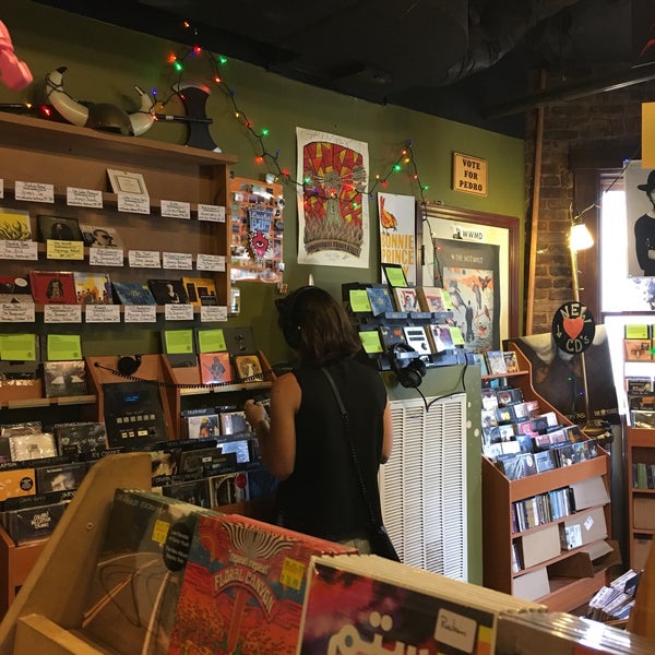 Photo taken at Grimey&#39;s New &amp; Preloved Music by Rachel M. on 9/30/2017