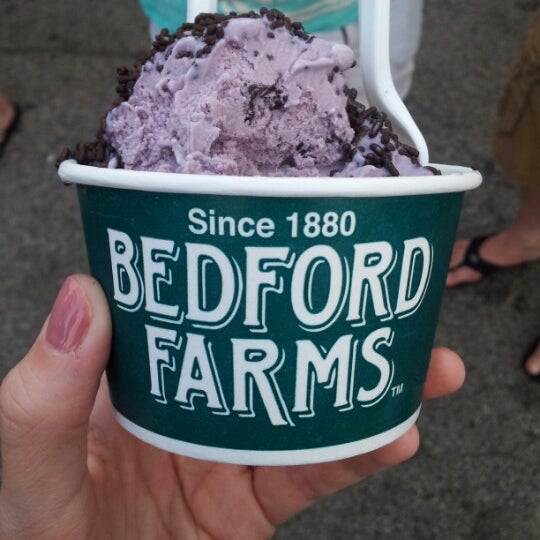 Foto diambil di Bedford Farms Ice Cream oleh Emily M. pada 7/14/2013
