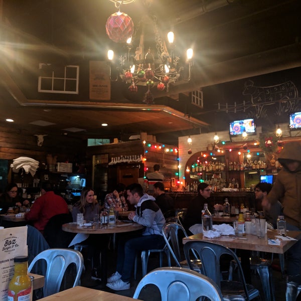 12/9/2018 tarihinde Serhiy K.ziyaretçi tarafından 8oz Burger Bar'de çekilen fotoğraf
