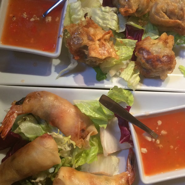 11/18/2015 tarihinde Rutziyaretçi tarafından Thailandes Restaurant'de çekilen fotoğraf