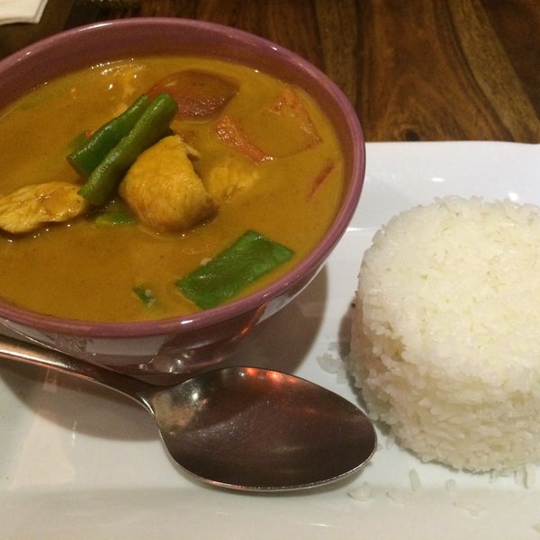 Photo taken at Thailandes Restaurant by Rut on 6/20/2015