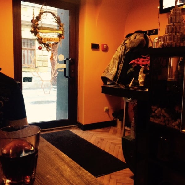 Das Foto wurde bei The Room Wine Bar von Marta K. am 1/4/2015 aufgenommen