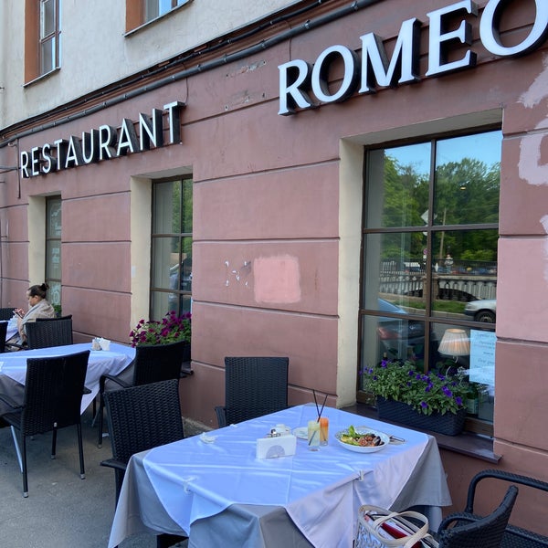 Foto scattata a Romeo&#39;s Bar &amp; Kitchen da Любовь М. il 6/1/2021