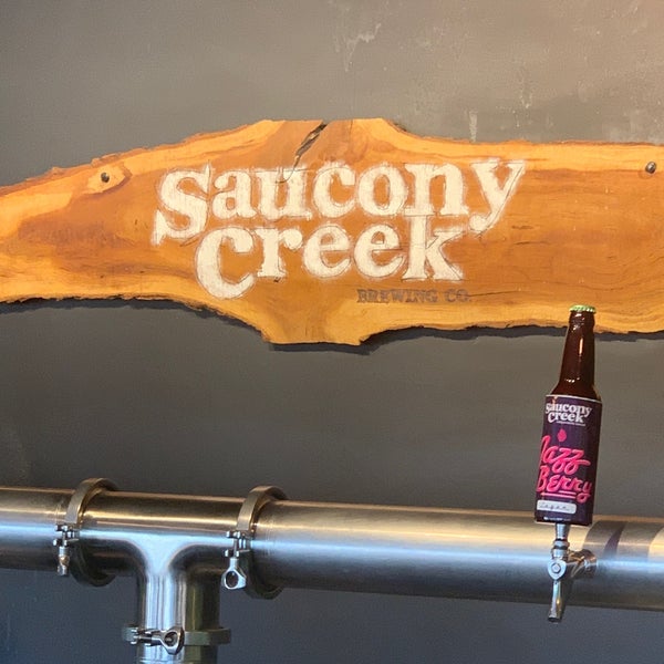 Foto diambil di Saucony Creek Brewing Company + Gastropub oleh Shawn R. pada 3/8/2020