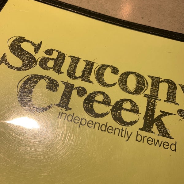Foto tomada en Saucony Creek Brewing Company + Gastropub  por Shawn R. el 3/8/2020