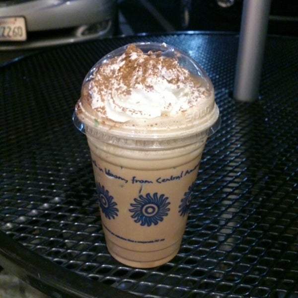 Photo taken at Peet&#39;s Coffee by The unofficial W. on 5/4/2014