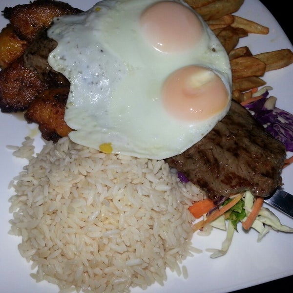 Das Foto wurde bei Mancora Peruvian Restaurant &amp; Bar von Susan R. am 7/23/2013 aufgenommen