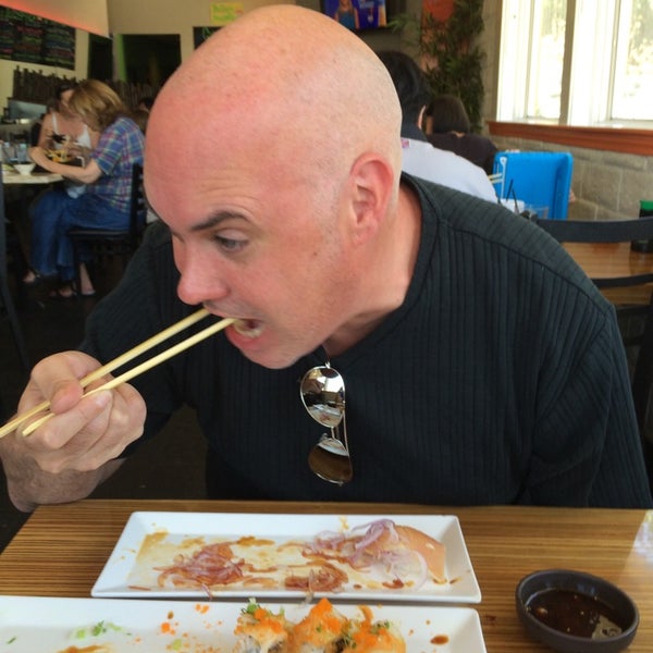 6/4/2014 tarihinde Jeffrey P.ziyaretçi tarafından Sushi Dan'de çekilen fotoğraf