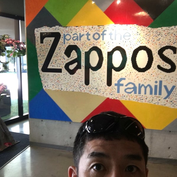 Foto tirada no(a) Zappos.com por Toshiyuki F. em 6/16/2016