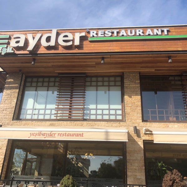 Photo prise au Yeşil Ayder Restaurant par Dogan B. le11/2/2018