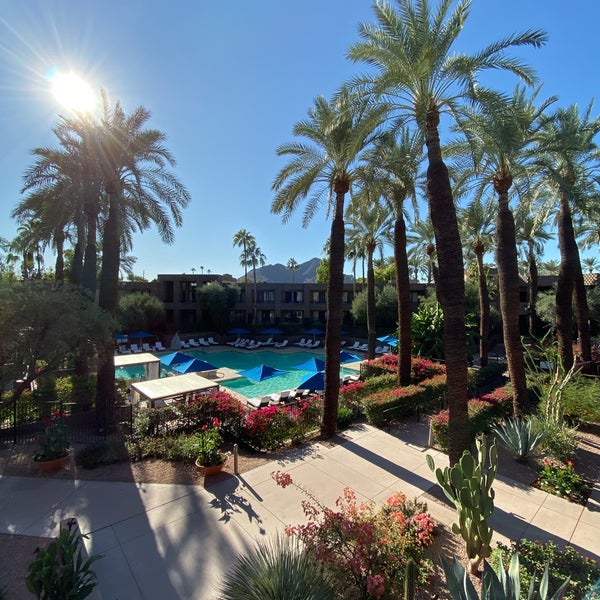 รูปภาพถ่ายที่ DoubleTree Resort by Hilton Hotel Paradise Valley - Scottsdale โดย Jason เมื่อ 10/25/2019