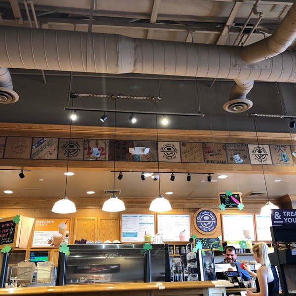 Photo taken at The Coffee Bean &amp; Tea Leaf by Paul on 3/17/2018