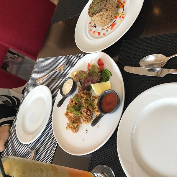 Foto scattata a Olivia Restaurant da نوره بنت محمد . il 10/13/2016