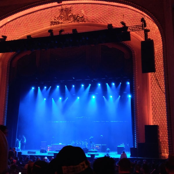 Das Foto wurde bei Palais Theatre von Leila .. am 4/15/2018 aufgenommen