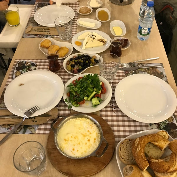 รูปภาพถ่ายที่ Kırıtaklar Mandıra &amp; Kahvaltı โดย Nalan A. เมื่อ 12/10/2017