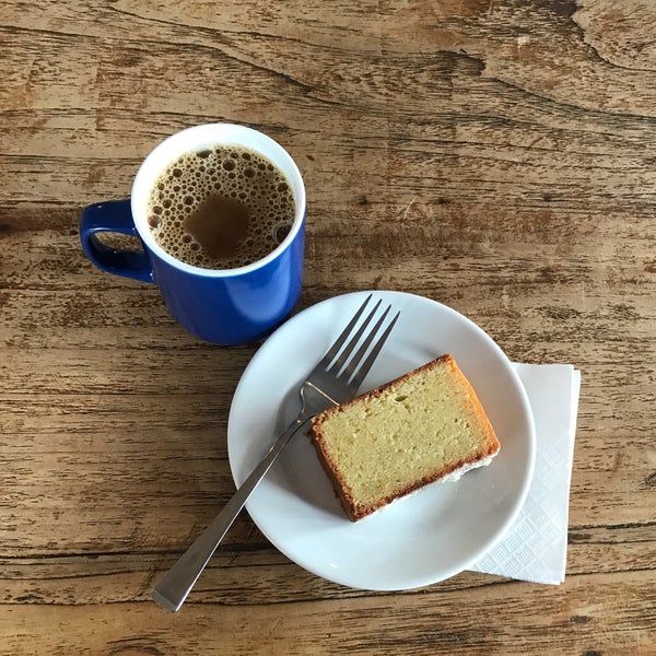 Foto diambil di Amherst Coffee + Bar oleh Bilge Ş. pada 6/2/2017
