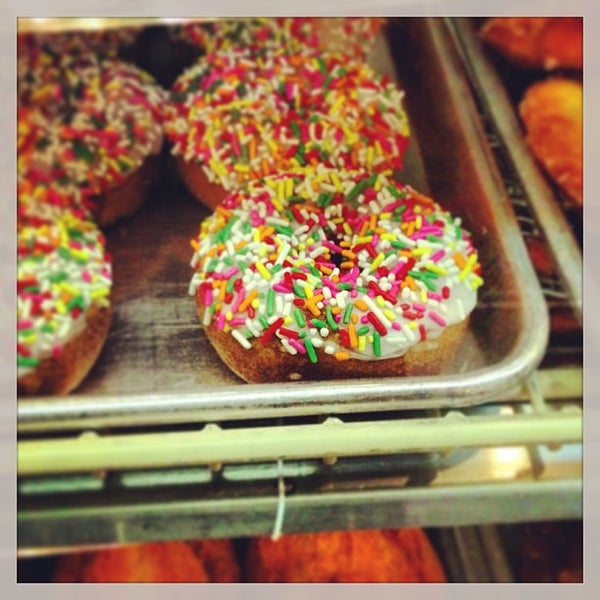 2/1/2013 tarihinde Michael F.ziyaretçi tarafından Allstar Donuts'de çekilen fotoğraf