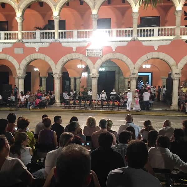 Das Foto wurde bei Palacio Municipal de Mérida von Elena S. am 9/27/2016 aufgenommen