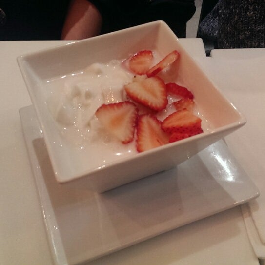 Foto tomada en Dessert Kitchen 糖潮  por Melody Y. el 3/28/2014