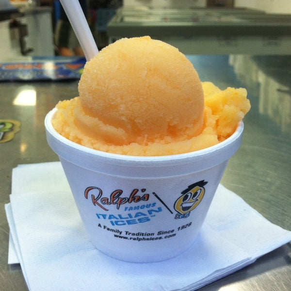 Photo taken at Ralph&#39;s Famous Italian Ices by Perle on 6/27/2014