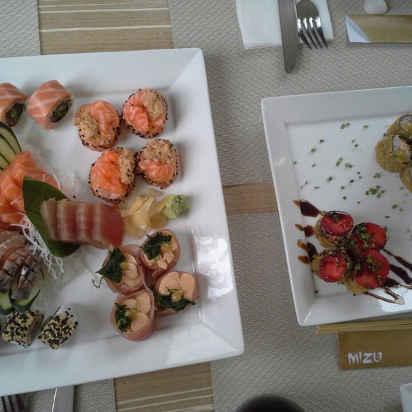Foto tirada no(a) Mizu Sushi &amp; Anti-Sushi por Rui G. em 4/5/2014