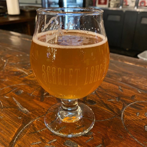 Foto tirada no(a) Scarlet Lane Brewing Company por Matthew S. em 3/7/2020