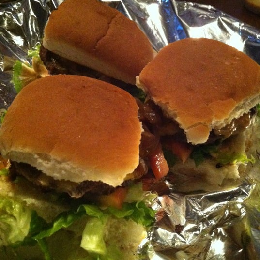 11/2/2012 tarihinde Elisha D.ziyaretçi tarafından Brooklyn Flipster&#39;s Burger Boutique'de çekilen fotoğraf