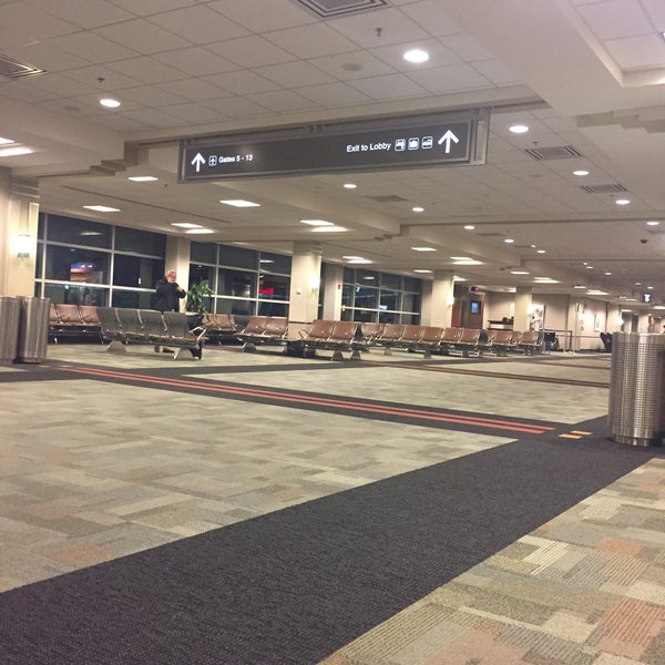 Foto tirada no(a) Dane County Regional Airport (MSN) por Adriana C. em 12/13/2016