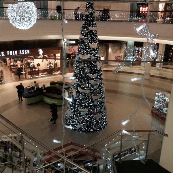 Photo prise au Leto Mall par Vitalia M. le12/11/2015