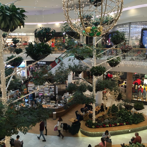 12/16/2019 tarihinde Peter G.ziyaretçi tarafından Westfield Shopping City Süd'de çekilen fotoğraf
