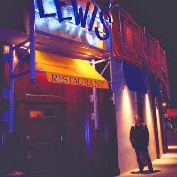 Das Foto wurde bei Lewis&#39; Bar &amp; Grill von Lewis&#39; Bar &amp; Grill am 12/26/2013 aufgenommen