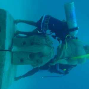 conoce a Poseidón, la escultura bajo el agua que encanta el mar de la isla de San Andrés, Colombia