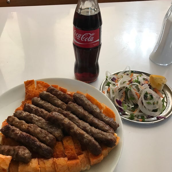 Das Foto wurde bei Dostol Kebap Salonu von Ali B. am 12/26/2016 aufgenommen