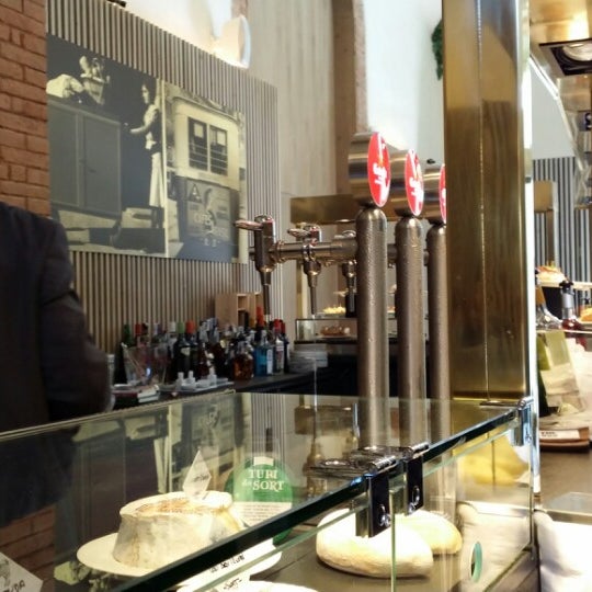 3/23/2014にAlbert S.が1902 Cafè Modernistaで撮った写真