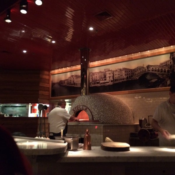 Foto diambil di Pizzeria Stella oleh Kenneth H. pada 12/23/2014