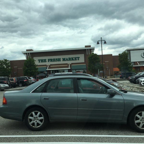 Photo taken at The Fresh Market by Kenneth H. on 5/28/2017