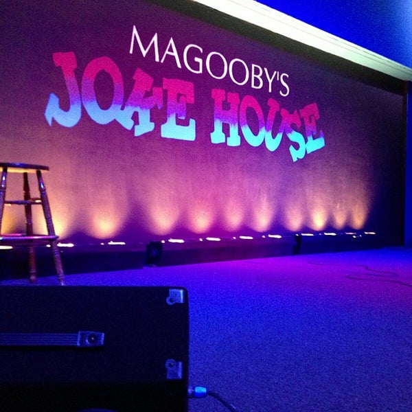 12/9/2012にRonald J.がMagooby&#39;s Joke Houseで撮った写真